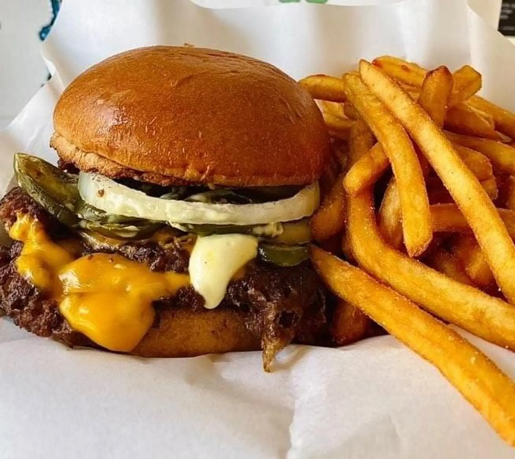 Smash Jalapeño + Papas Fritas Grandes