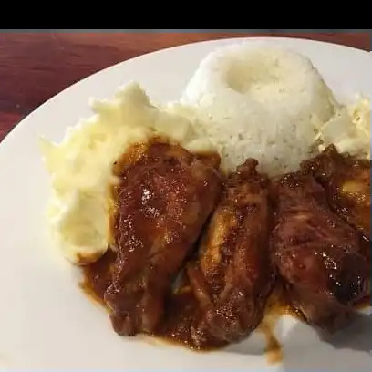 Arroz, Puré y 4 Alitas Bbq