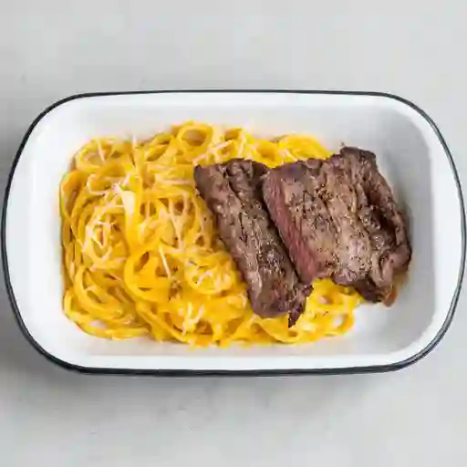 Tallarín a la Huancaína con Bistec