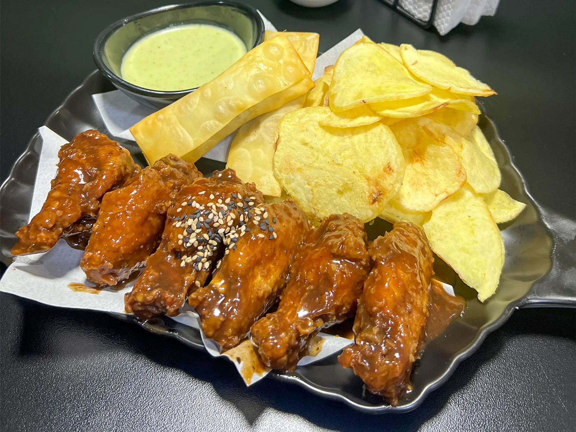 Alitas BBQ Picante X6 Con Papas Fritas