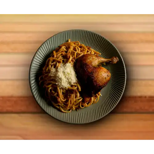 1/4 Pollo Brasa con Tallarines Rojos