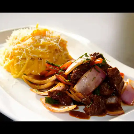 Pasta alfredo con lomo saltado