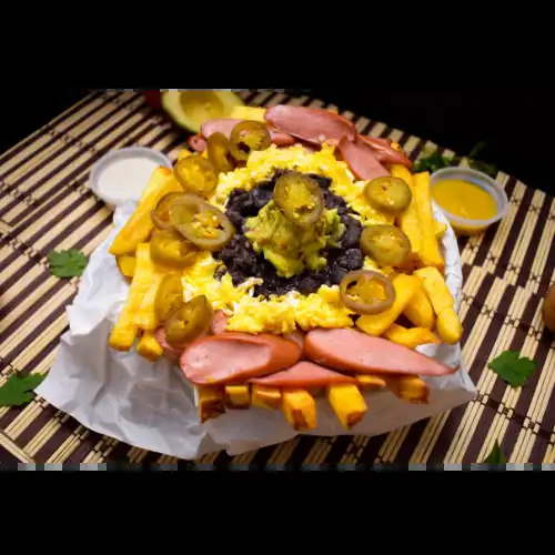 Salchipapa mexicana