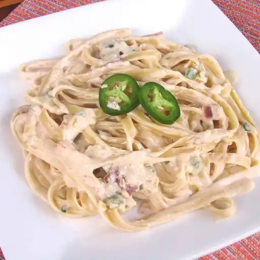 Chicken Alfredo con Jalapeño