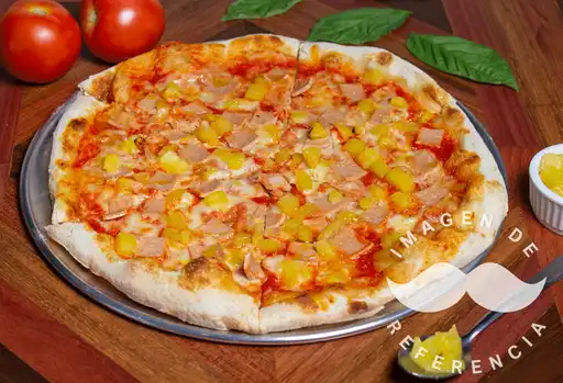 Pizza Jamón, Piña, Tocino y Cebolla