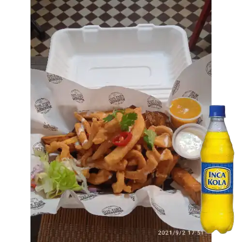 Combo Salchipota + Inca Kola Sabor Original 600 ml