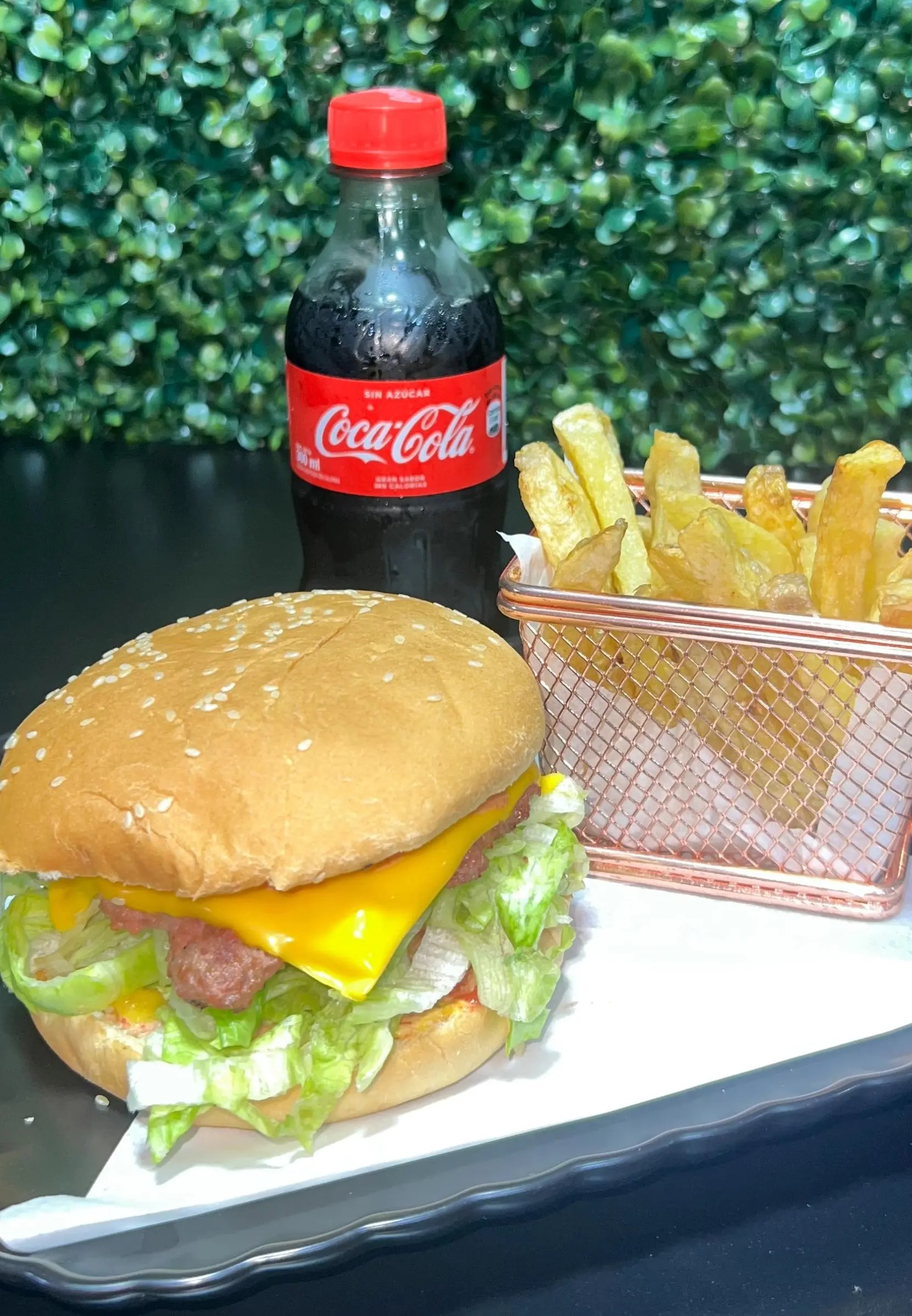 Hamburguesa De Chorizo + Papas Fritas