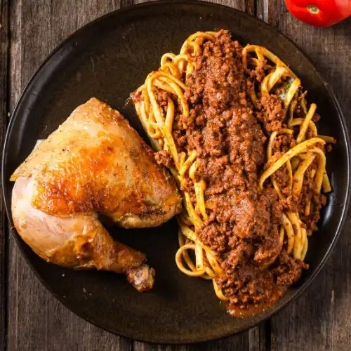 1/4 Pollo Brasa con Tallarines Rojos