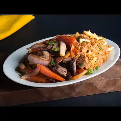 Chaufa con Lomo Saltado de Cuadril