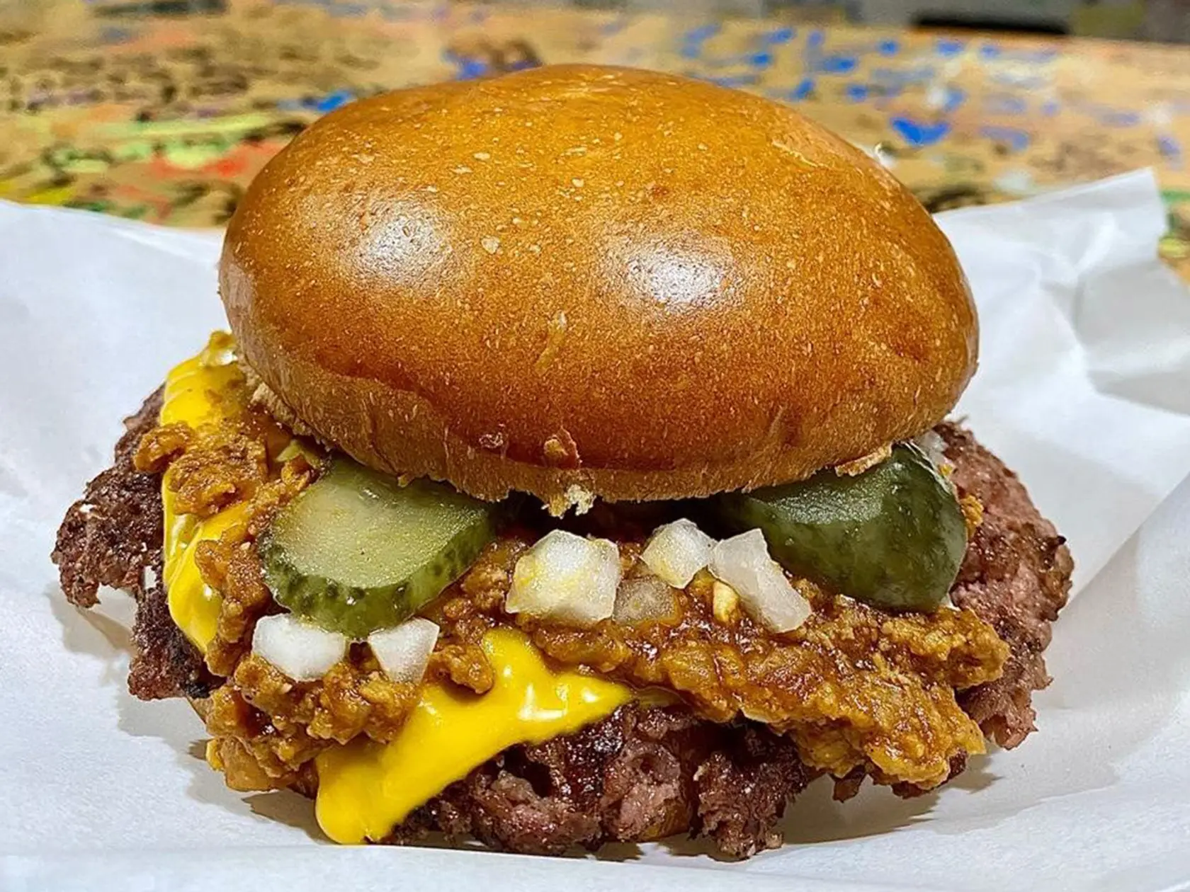 Chili burger + papas grandes